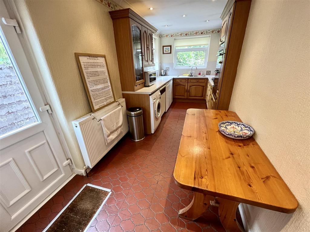 Arnesby Avenue, Sale 3 bed semidetached house £395,000