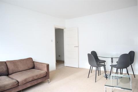34 Manor Vale, Brentford, TW8 9JP
