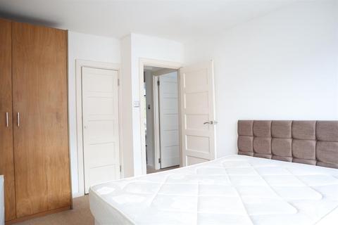 34 Manor Vale, Brentford, TW8 9JP