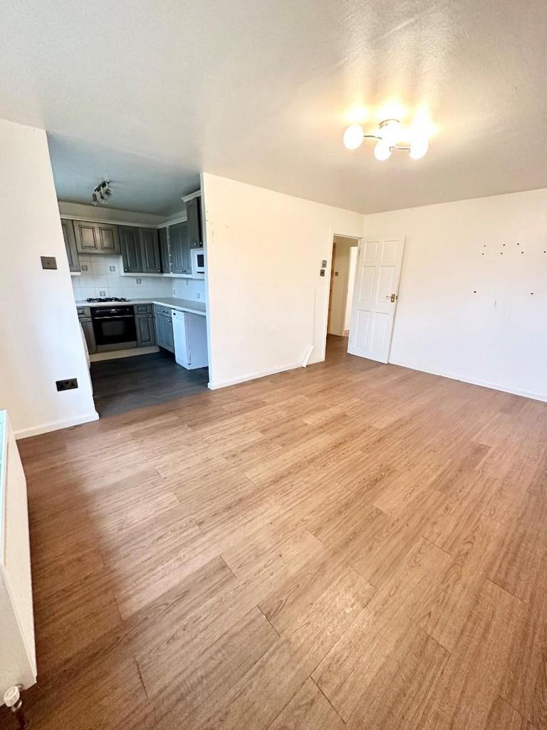 Oliver Close, Chiswick, London, W4 2 bed flat £395,000