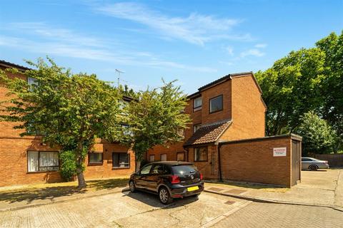 30 Oliver Close, London, W4 3RL