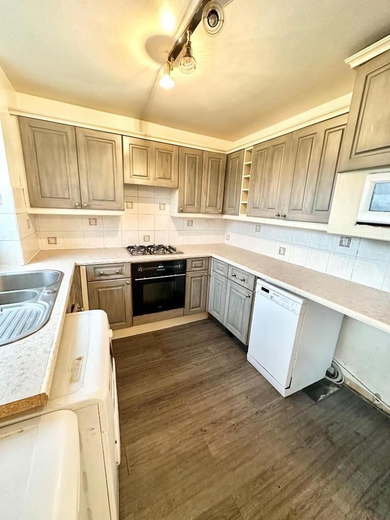 Kitchen 3.jpg