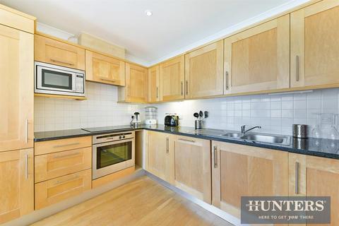 1 bedroom apartment for sale, Ferry Lane, Brentford, TW8