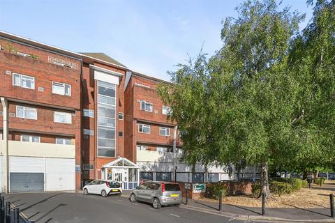 141 Brent Lea, Brentford, TW8 8HY