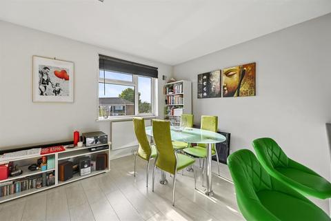 141 Brent Lea, Brentford, TW8 8HY