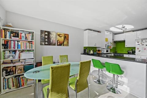 141 Brent Lea, Brentford, TW8 8HY