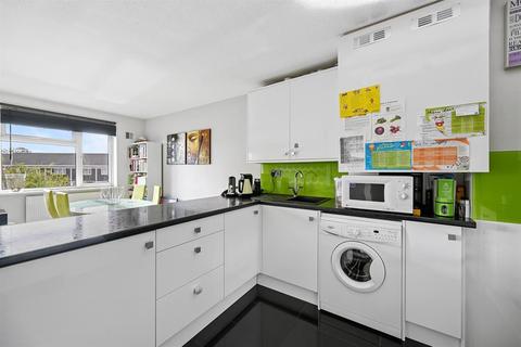 141 Brent Lea, Brentford, TW8 8HY