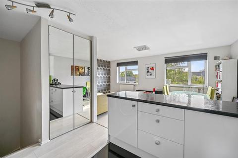 141 Brent Lea, Brentford, TW8 8HY