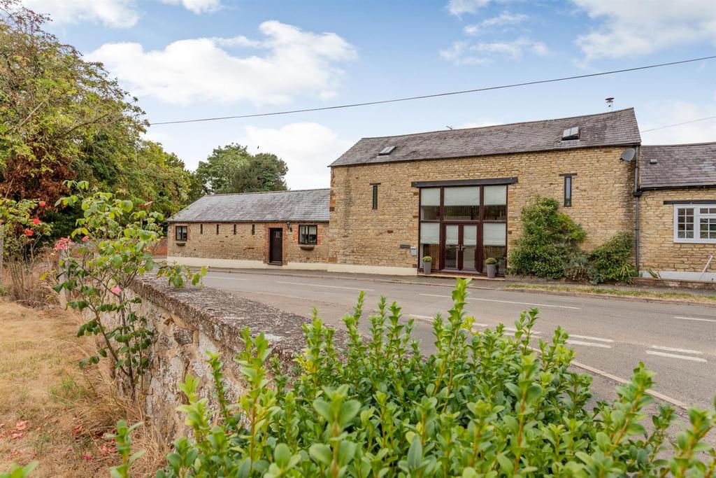 Great Lane, Hackleton, Northampton, NN7 2AN 4 bed barn conversion for