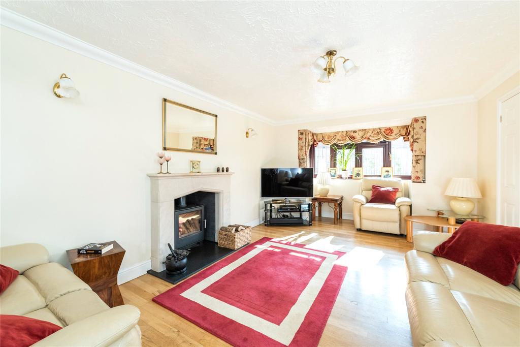 Rose Walk, Toddington, Dunstable, Bedfordshire, LU5 5 bed detached