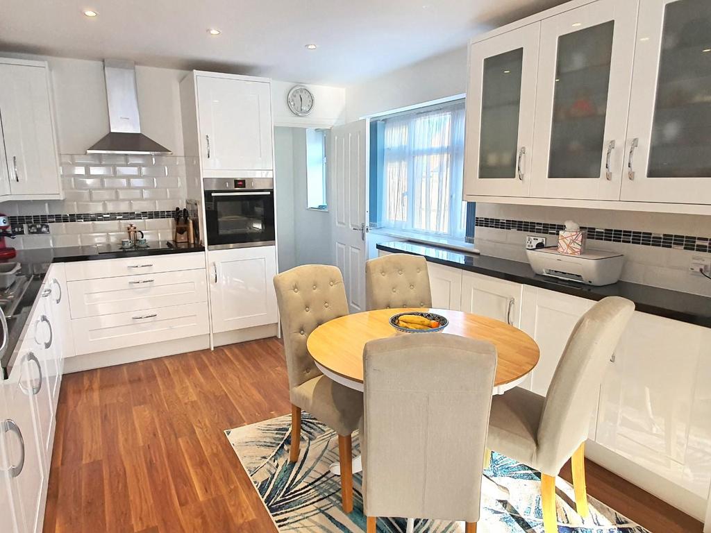 Longfields, Bicester 4 bed block of apartments £615,000
