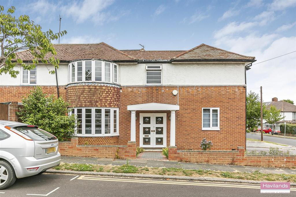 Lakenheath, Southgate, N14 4 bed detached house for sale £999,995