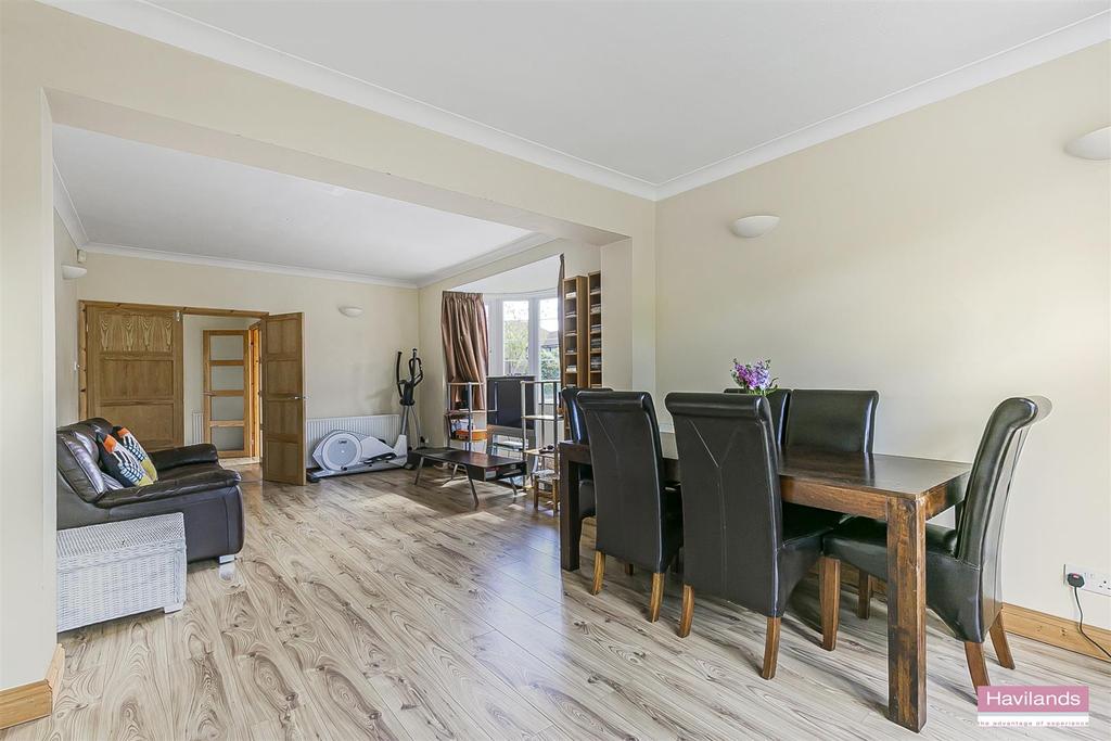 Lakenheath, Southgate, N14 4 bed detached house £999,995