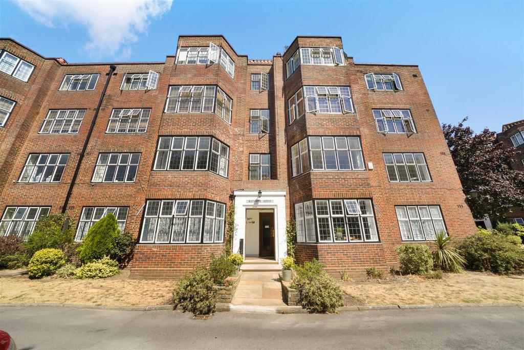 Rutland House, Highlands Heath Portsmouth Road, Putney 3 bed flat £