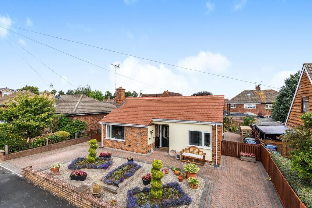 Golf Links Avenue, Tadcaster 3 bed detached bungalow for sale £380,000