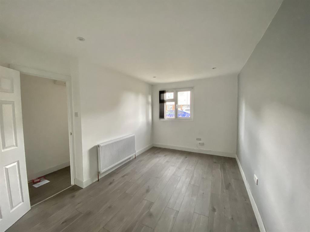 Burns Close, Hayes, UB4 0EJ 1 bed for sale £249,950