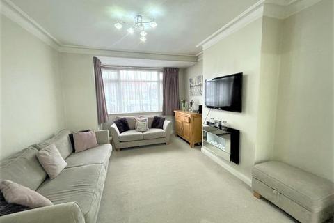 16 Manton Close, Hayes, UB3 2BA