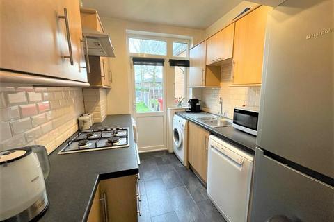 16 Manton Close, Hayes, UB3 2BA