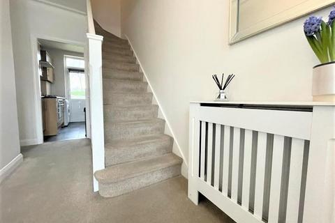 16 Manton Close, Hayes, UB3 2BA