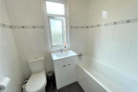 16 Manton Close, Hayes, UB3 2BA