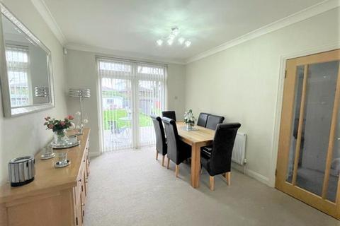 16 Manton Close, Hayes, UB3 2BA