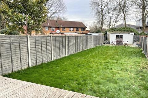 16 Manton Close, Hayes, UB3 2BA