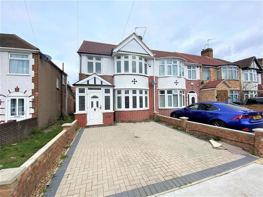 Glamis Crescent, Hayes, Middlesex... 3 bed end of terrace house for