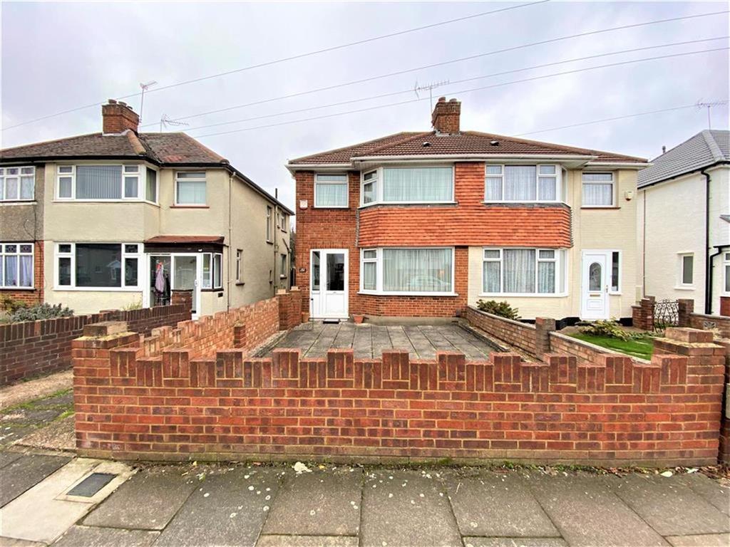 Wentworth Crescent, Hayes, Middlesex, UB3 1NR 3 bed semidetached house