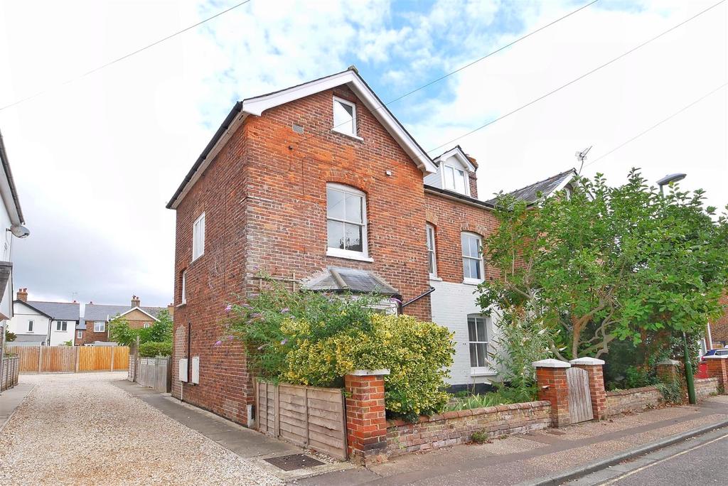 Cleveland Road, Chichester 3 bed end of terrace house £1,400 pcm (£
