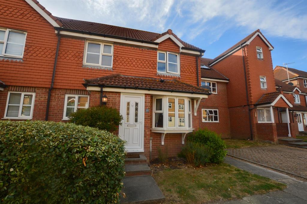 Falmouth Close, Eastbourne 2 bed terraced house £900 pcm (£208 pw)