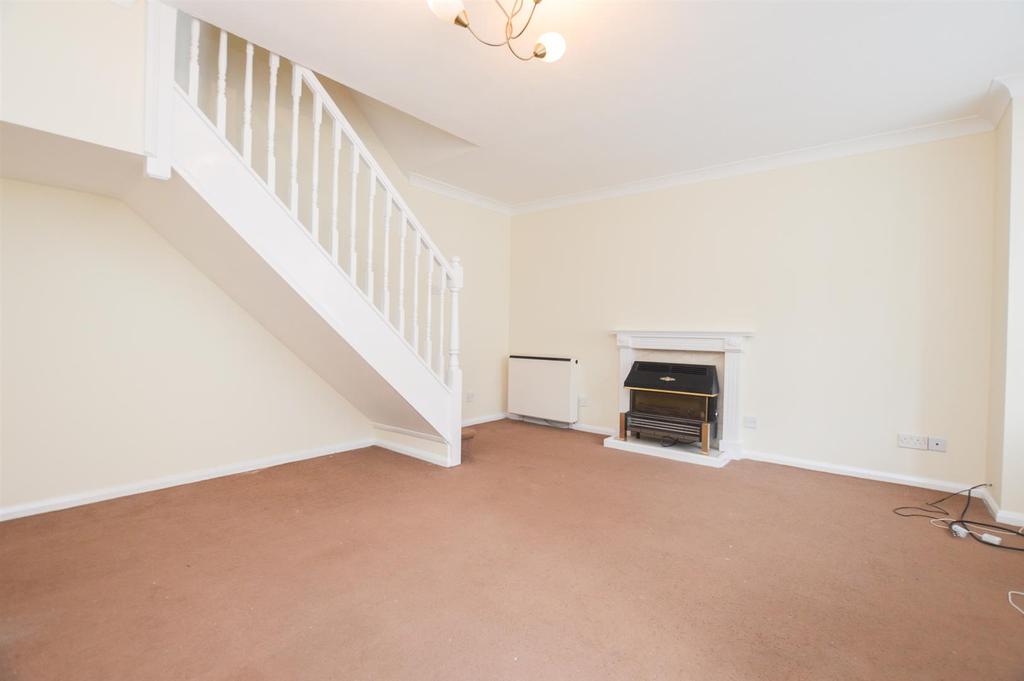 Falmouth Close, Eastbourne 2 bed terraced house £900 pcm (£208 pw)