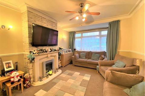 17 Manton Close, Hayes, UB3 2BA