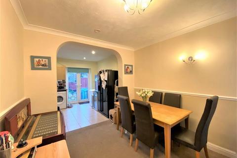 17 Manton Close, Hayes, UB3 2BA