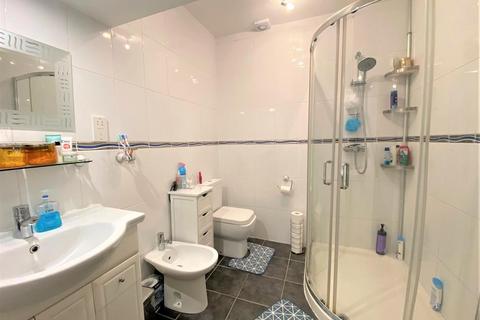 17 Manton Close, Hayes, UB3 2BA