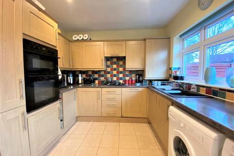 17 Manton Close, Hayes, UB3 2BA