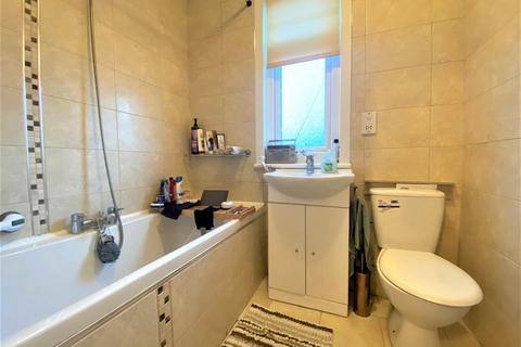 17 Manton Close, Hayes, UB3 2BA