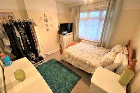 17 Manton Close, Hayes, UB3 2BA