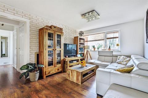1 Dallega Close, Hayes, UB3 1ED