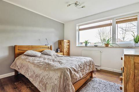 1 Dallega Close, Hayes, UB3 1ED