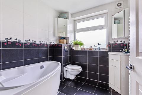 1 Dallega Close, Hayes, UB3 1ED