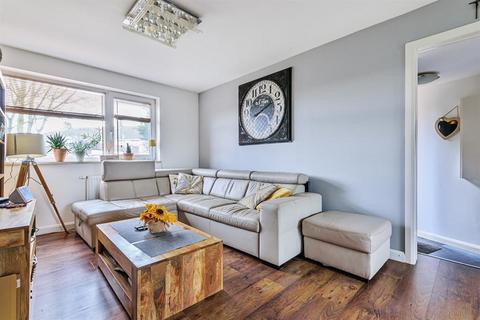 1 Dallega Close, Hayes, UB3 1ED