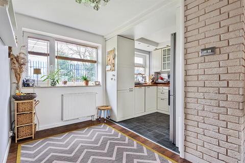 1 Dallega Close, Hayes, UB3 1ED