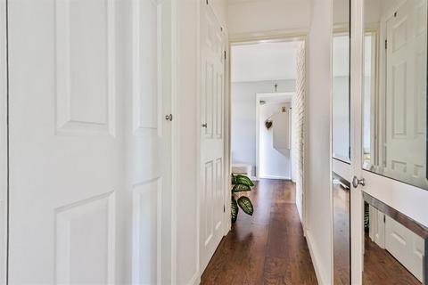 1 Dallega Close, Hayes, UB3 1ED