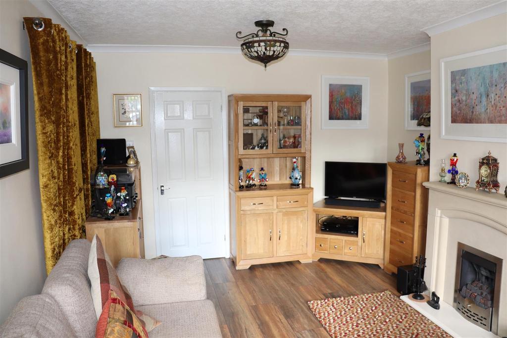 Barns Lane, Rushall 3 bed semidetached house £230,000