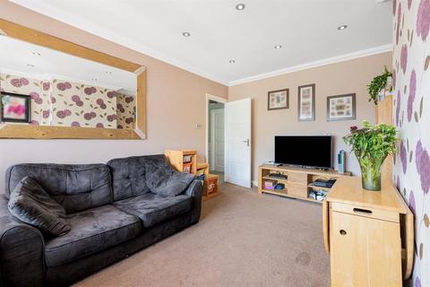 17 Blenheim Close, Greenford, UB6 8ET