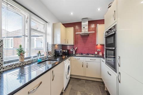 17 Blenheim Close, Greenford, UB6 8ET