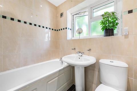 17 Blenheim Close, Greenford, UB6 8ET
