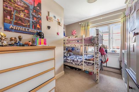 17 Blenheim Close, Greenford, UB6 8ET