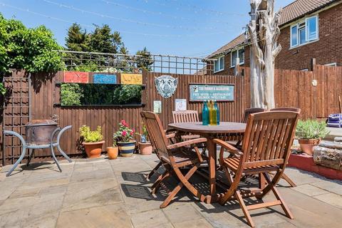 17 Blenheim Close, Greenford, UB6 8ET