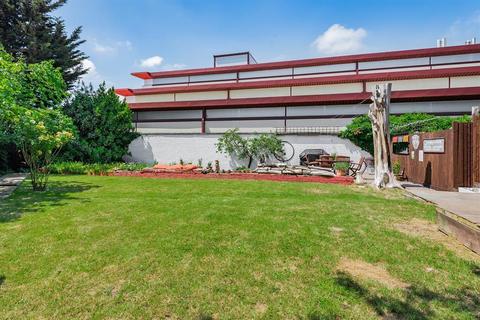 17 Blenheim Close, Greenford, UB6 8ET